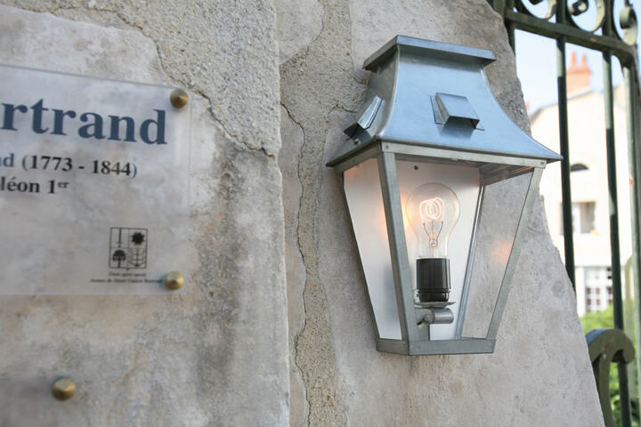 Vieille France Nr. 2 | Klassische Zink-Wandlampe  – Authentisches Design von Roger Pradier